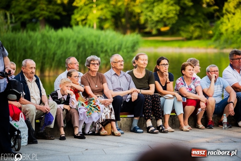 Zdjęcie w galerii na portalu naszraciborz.pl: II Raciborska Noc Świętojańska w Parku im. Miasta Roth wiadomości z regionu