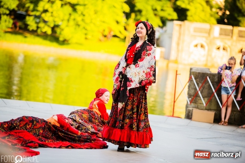 Zdjęcie w galerii na portalu naszraciborz.pl: II Raciborska Noc Świętojańska w Parku im. Miasta Roth wiadomości z regionu