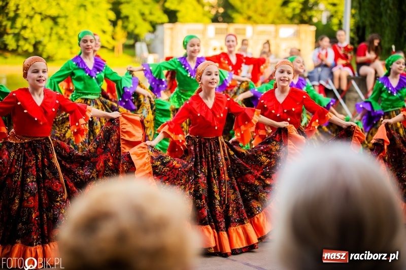 Zdjęcie w galerii na portalu naszraciborz.pl: II Raciborska Noc Świętojańska w Parku im. Miasta Roth wiadomości z regionu