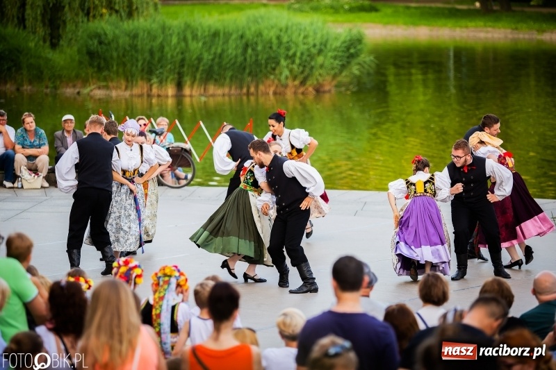 Zdjęcie w galerii na portalu naszraciborz.pl: II Raciborska Noc Świętojańska w Parku im. Miasta Roth wiadomości z regionu