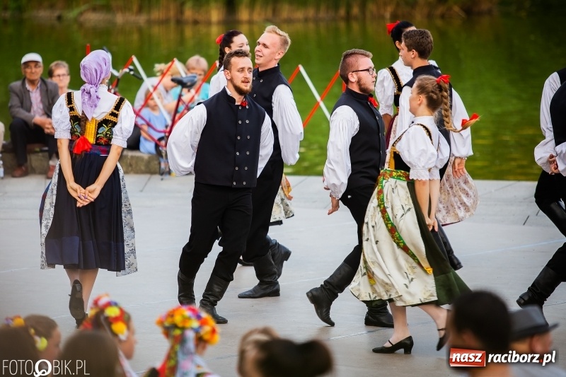 Zdjęcie w galerii na portalu naszraciborz.pl: II Raciborska Noc Świętojańska w Parku im. Miasta Roth wiadomości z regionu