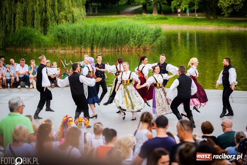 Zdjęcie w galerii na portalu naszraciborz.pl: II Raciborska Noc Świętojańska w Parku im. Miasta Roth wiadomości z regionu