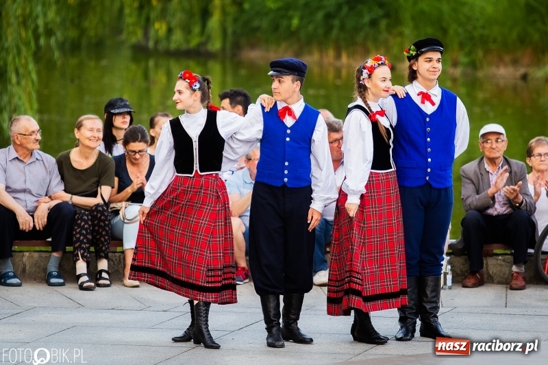 Zdjęcie w galerii na portalu naszraciborz.pl: II Raciborska Noc Świętojańska w Parku im. Miasta Roth wiadomości z regionu