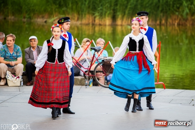 Zdjęcie w galerii na portalu naszraciborz.pl: II Raciborska Noc Świętojańska w Parku im. Miasta Roth wiadomości z regionu