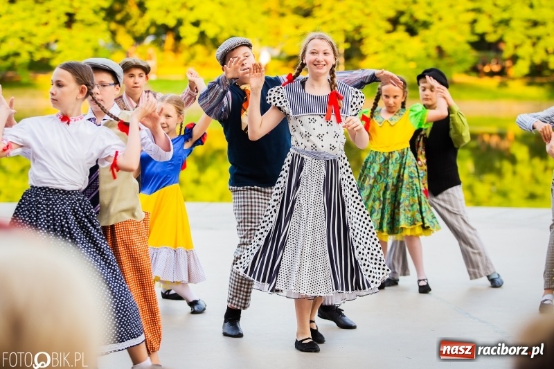 Zdjęcie w galerii na portalu naszraciborz.pl: II Raciborska Noc Świętojańska w Parku im. Miasta Roth wiadomości z regionu