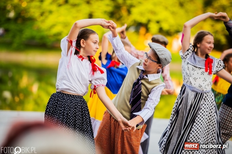 Zdjęcie w galerii na portalu naszraciborz.pl: II Raciborska Noc Świętojańska w Parku im. Miasta Roth wiadomości z regionu