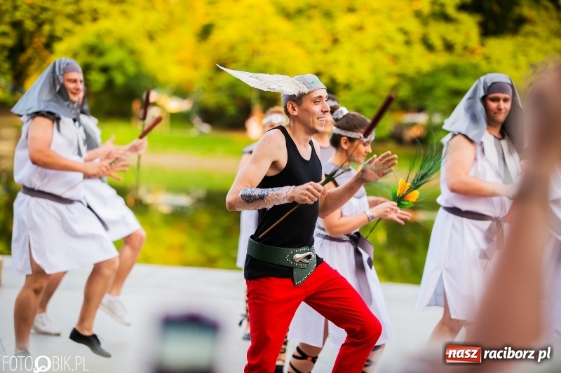 Zdjęcie w galerii na portalu naszraciborz.pl: II Raciborska Noc Świętojańska w Parku im. Miasta Roth wiadomości z regionu