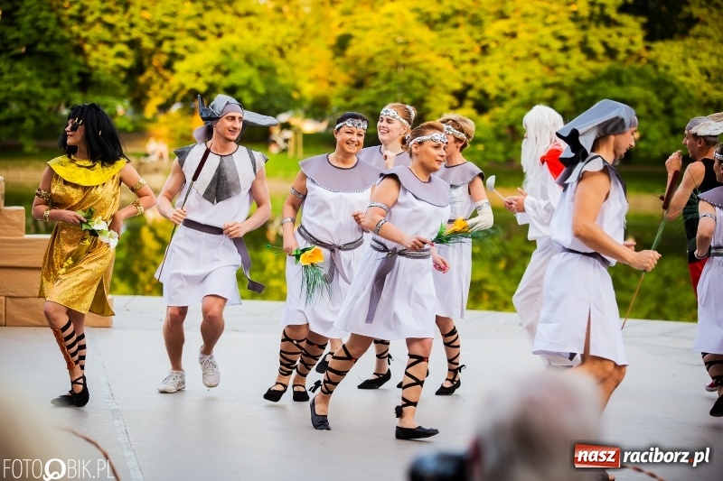 Zdjęcie w galerii na portalu naszraciborz.pl: II Raciborska Noc Świętojańska w Parku im. Miasta Roth wiadomości z regionu