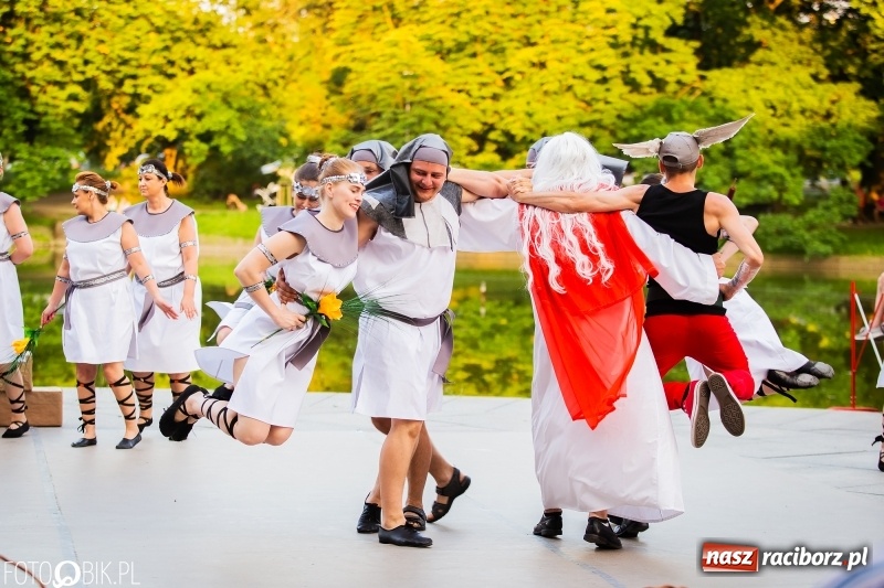 Zdjęcie w galerii na portalu naszraciborz.pl: II Raciborska Noc Świętojańska w Parku im. Miasta Roth wiadomości z regionu