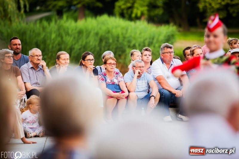 Zdjęcie w galerii na portalu naszraciborz.pl: II Raciborska Noc Świętojańska w Parku im. Miasta Roth wiadomości z regionu