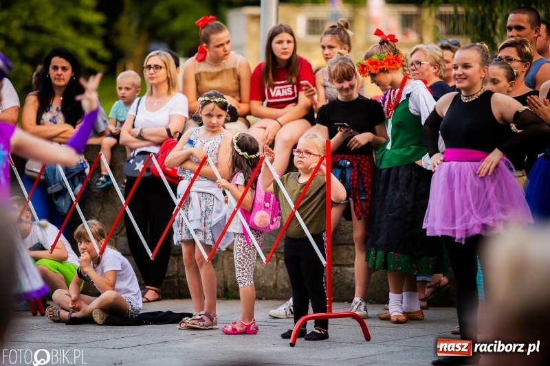 Zdjęcie w galerii na portalu naszraciborz.pl: II Raciborska Noc Świętojańska w Parku im. Miasta Roth wiadomości z regionu