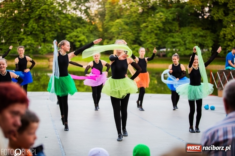 Zdjęcie w galerii na portalu naszraciborz.pl: II Raciborska Noc Świętojańska w Parku im. Miasta Roth wiadomości z regionu