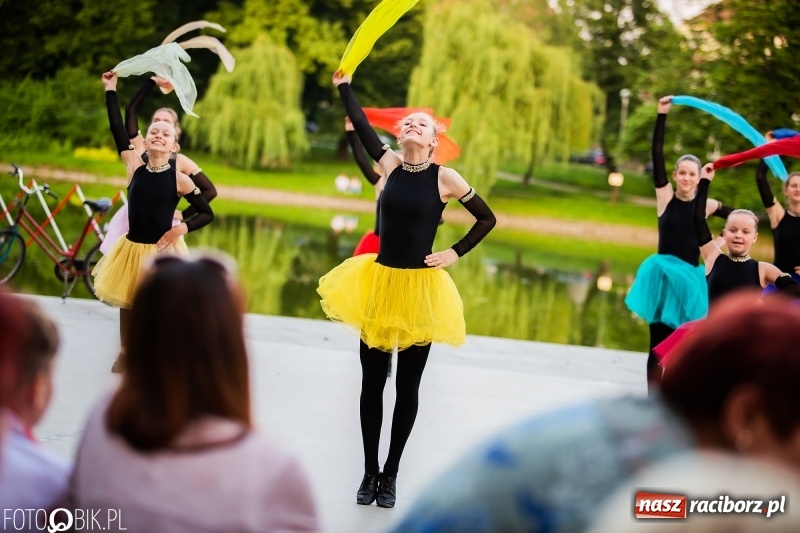 Zdjęcie w galerii na portalu naszraciborz.pl: II Raciborska Noc Świętojańska w Parku im. Miasta Roth wiadomości z regionu