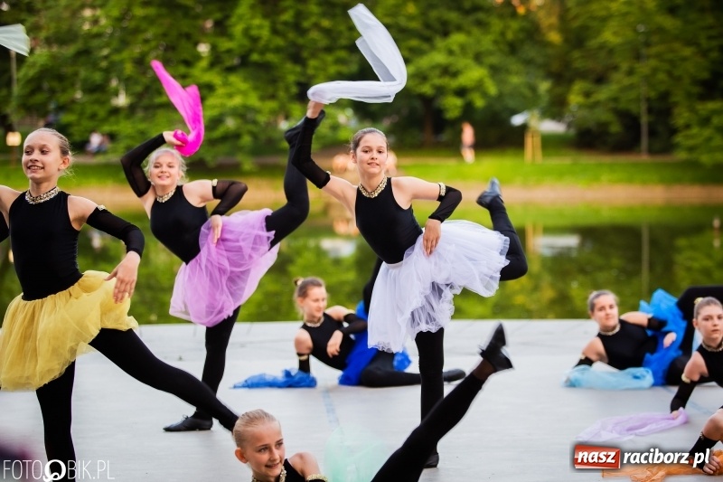 Zdjęcie w galerii na portalu naszraciborz.pl: II Raciborska Noc Świętojańska w Parku im. Miasta Roth wiadomości z regionu