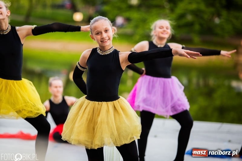 Zdjęcie w galerii na portalu naszraciborz.pl: II Raciborska Noc Świętojańska w Parku im. Miasta Roth wiadomości z regionu
