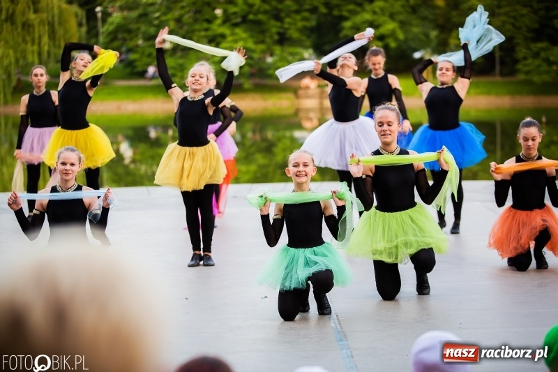 Zdjęcie w galerii na portalu naszraciborz.pl: II Raciborska Noc Świętojańska w Parku im. Miasta Roth wiadomości z regionu