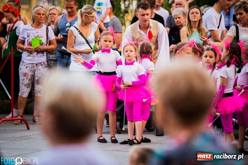 Zdjęcie w galerii na portalu naszraciborz.pl: II Raciborska Noc Świętojańska w Parku im. Miasta Roth wiadomości z regionu