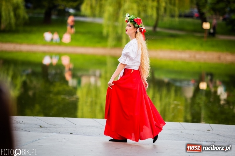 Zdjęcie w galerii na portalu naszraciborz.pl: II Raciborska Noc Świętojańska w Parku im. Miasta Roth wiadomości z regionu