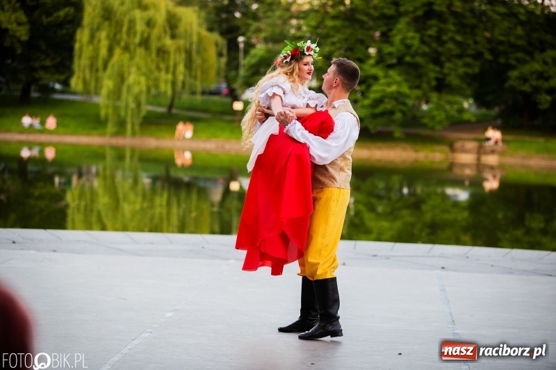 Zdjęcie w galerii na portalu naszraciborz.pl: II Raciborska Noc Świętojańska w Parku im. Miasta Roth wiadomości z regionu