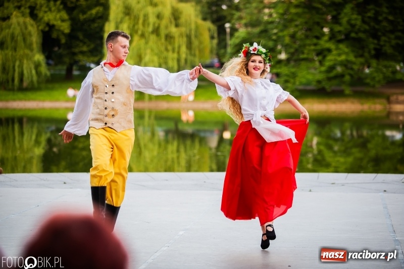 Zdjęcie w galerii na portalu naszraciborz.pl: II Raciborska Noc Świętojańska w Parku im. Miasta Roth wiadomości z regionu