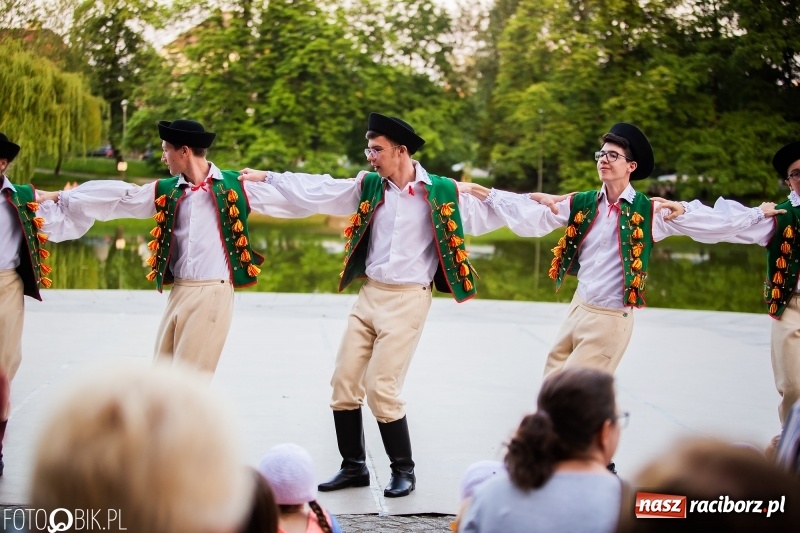Zdjęcie w galerii na portalu naszraciborz.pl: II Raciborska Noc Świętojańska w Parku im. Miasta Roth wiadomości z regionu