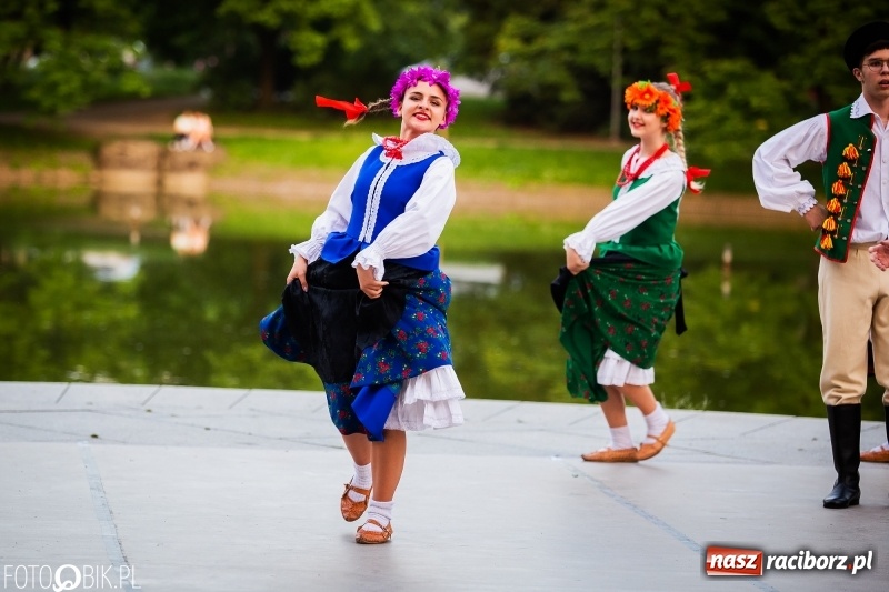 Zdjęcie w galerii na portalu naszraciborz.pl: II Raciborska Noc Świętojańska w Parku im. Miasta Roth wiadomości z regionu