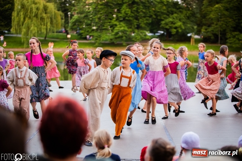 Zdjęcie w galerii na portalu naszraciborz.pl: II Raciborska Noc Świętojańska w Parku im. Miasta Roth wiadomości z regionu