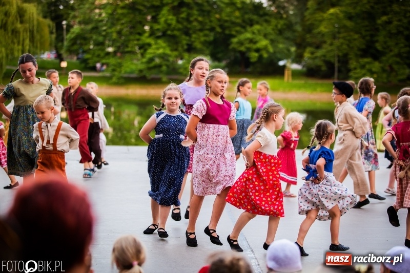 Zdjęcie w galerii na portalu naszraciborz.pl: II Raciborska Noc Świętojańska w Parku im. Miasta Roth wiadomości z regionu