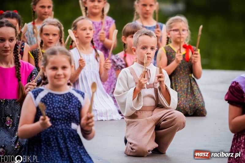 Zdjęcie w galerii na portalu naszraciborz.pl: II Raciborska Noc Świętojańska w Parku im. Miasta Roth wiadomości z regionu