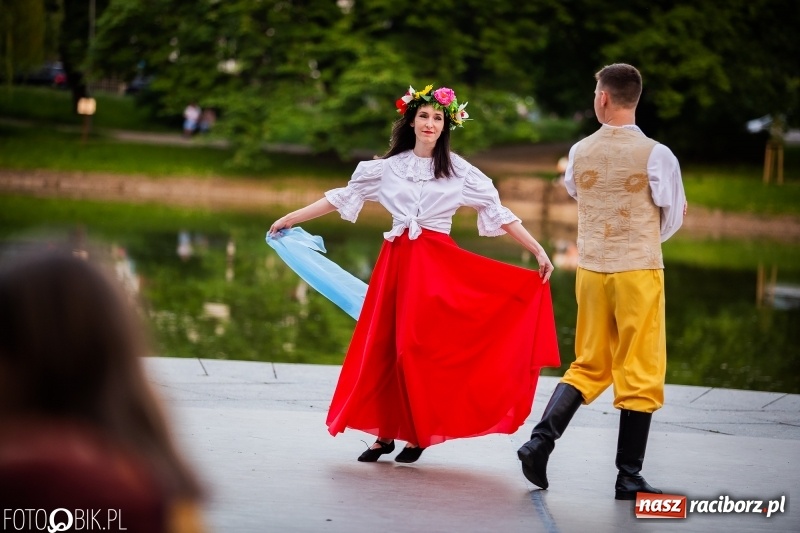 Zdjęcie w galerii na portalu naszraciborz.pl: II Raciborska Noc Świętojańska w Parku im. Miasta Roth wiadomości z regionu