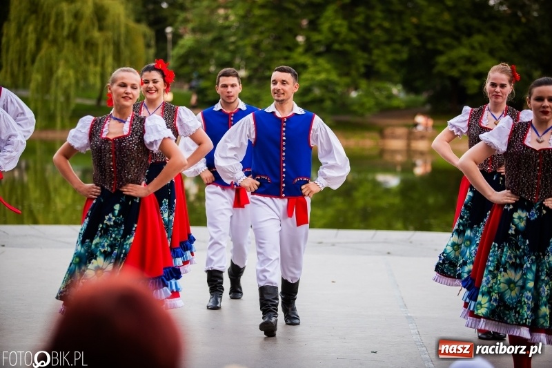 Zdjęcie w galerii na portalu naszraciborz.pl: II Raciborska Noc Świętojańska w Parku im. Miasta Roth wiadomości z regionu
