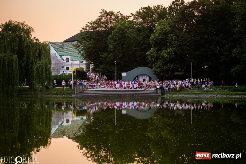 Zdjęcie w galerii na portalu naszraciborz.pl: II Raciborska Noc Świętojańska w Parku im. Miasta Roth wiadomości z regionu