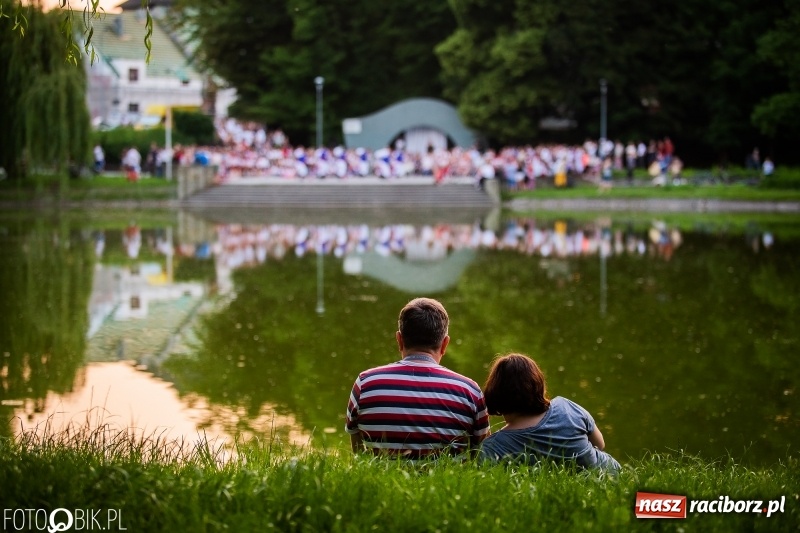 Zdjęcie w galerii na portalu naszraciborz.pl: II Raciborska Noc Świętojańska w Parku im. Miasta Roth wiadomości z regionu