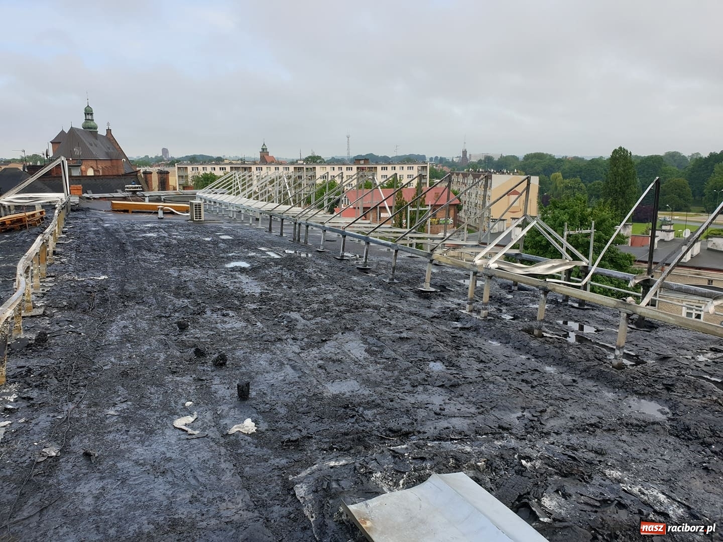Zdjęcie w galerii na portalu naszraciborz.pl: Magistrat pokazał zdjęcia dachu po pożarze wiadomości z regionu