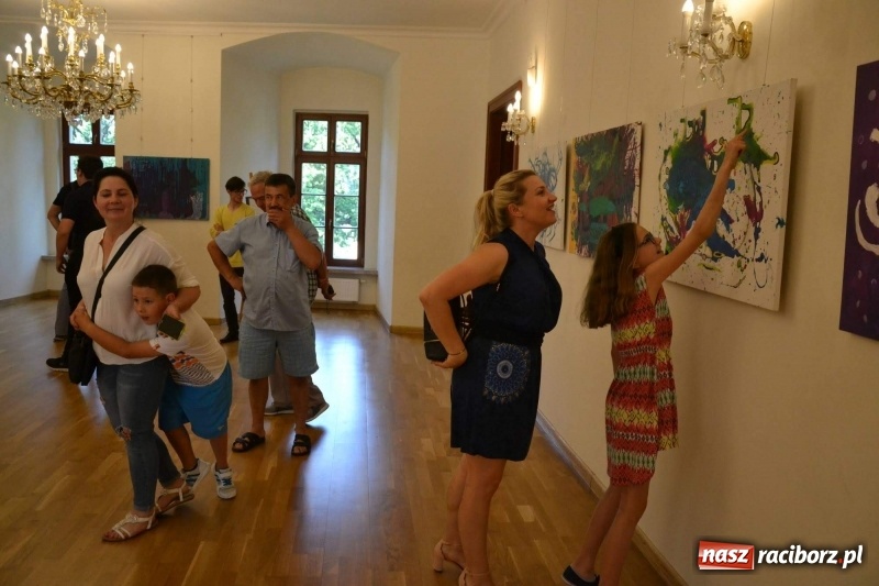 Zdjęcie w galerii na portalu naszraciborz.pl: Wernisaż wystawy spontaniczne ekspresje na zamku  wiadomości z regionu