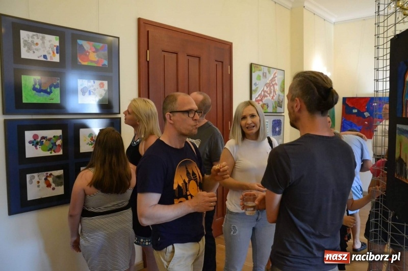 Zdjęcie w galerii na portalu naszraciborz.pl: Wernisaż wystawy spontaniczne ekspresje na zamku  wiadomości z regionu