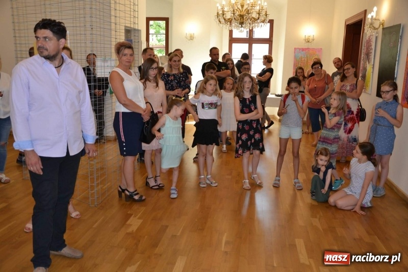 Zdjęcie w galerii na portalu naszraciborz.pl: Wernisaż wystawy spontaniczne ekspresje na zamku  wiadomości z regionu