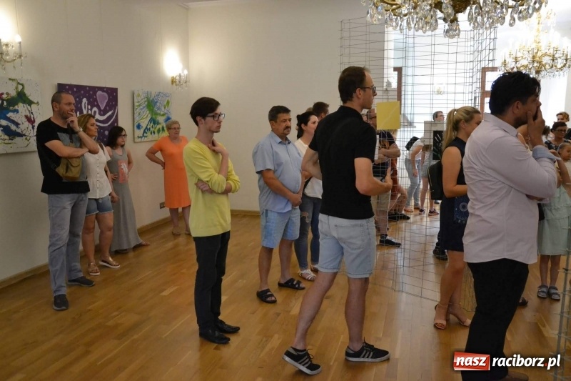 Zdjęcie w galerii na portalu naszraciborz.pl: Wernisaż wystawy spontaniczne ekspresje na zamku  wiadomości z regionu