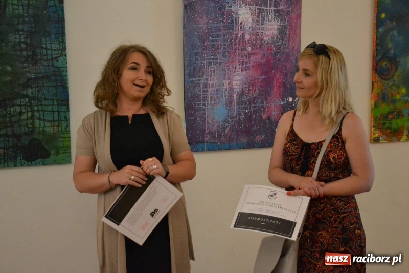 Zdjęcie w galerii na portalu naszraciborz.pl: Wernisaż wystawy spontaniczne ekspresje na zamku  wiadomości z regionu