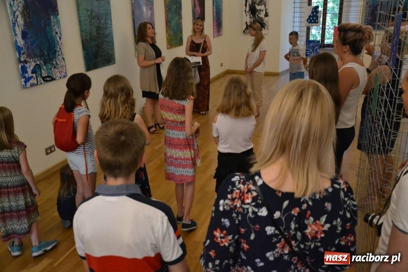 Zdjęcie w galerii na portalu naszraciborz.pl: Wernisaż wystawy spontaniczne ekspresje na zamku  wiadomości z regionu