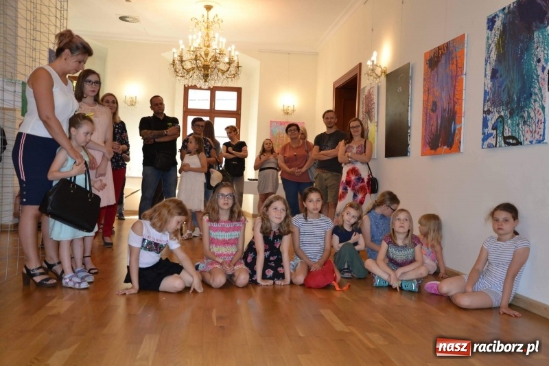 Zdjęcie w galerii na portalu naszraciborz.pl: Wernisaż wystawy spontaniczne ekspresje na zamku  wiadomości z regionu