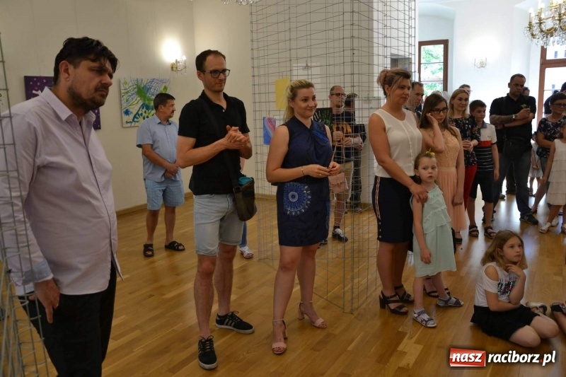 Zdjęcie w galerii na portalu naszraciborz.pl: Wernisaż wystawy spontaniczne ekspresje na zamku  wiadomości z regionu