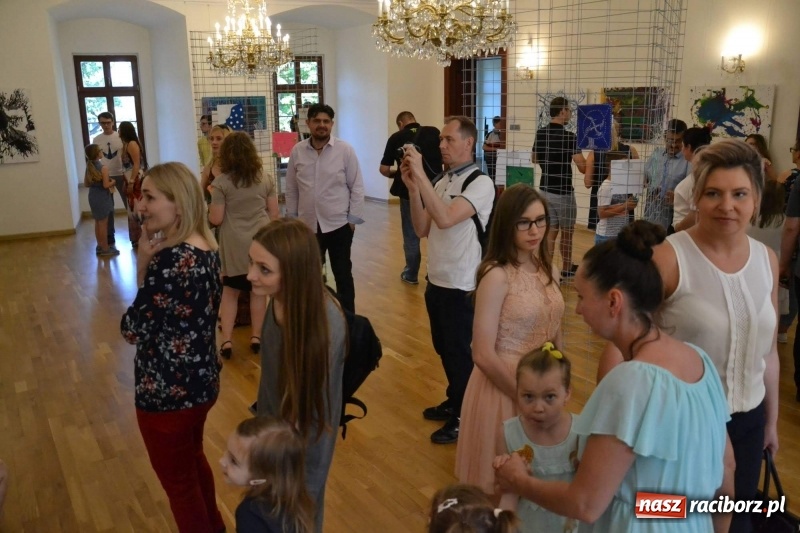 Zdjęcie w galerii na portalu naszraciborz.pl: Wernisaż wystawy spontaniczne ekspresje na zamku  wiadomości z regionu