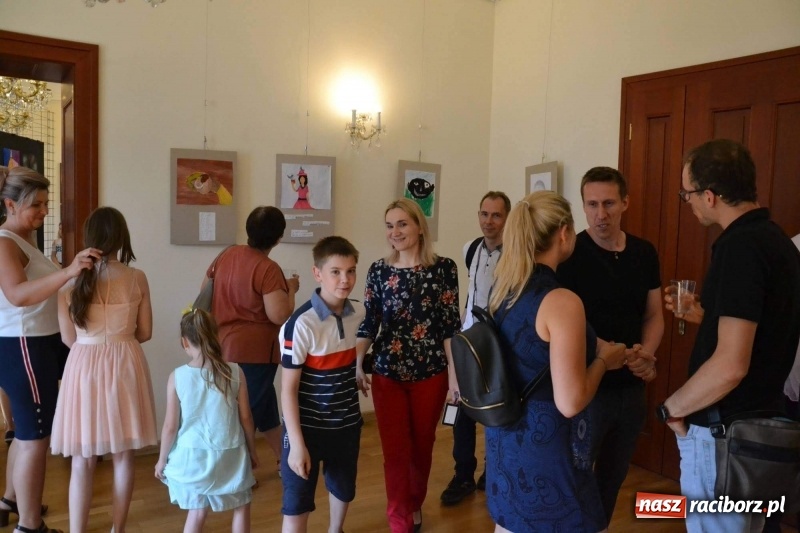 Zdjęcie w galerii na portalu naszraciborz.pl: Wernisaż wystawy spontaniczne ekspresje na zamku  wiadomości z regionu