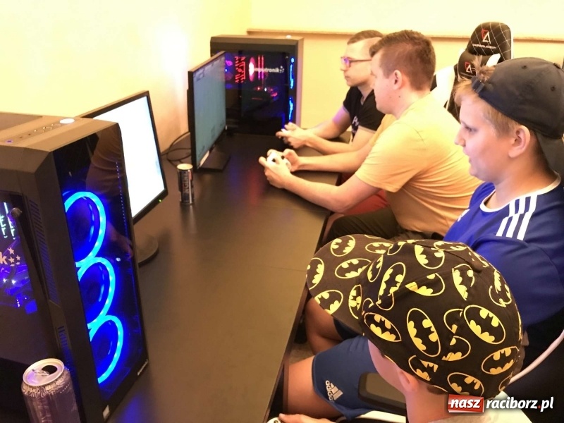 Zdjęcie w galerii na portalu naszraciborz.pl: Na zamku trwa II Raciborski Festiwal Gamingowy [relacja live]  wiadomości z regionu