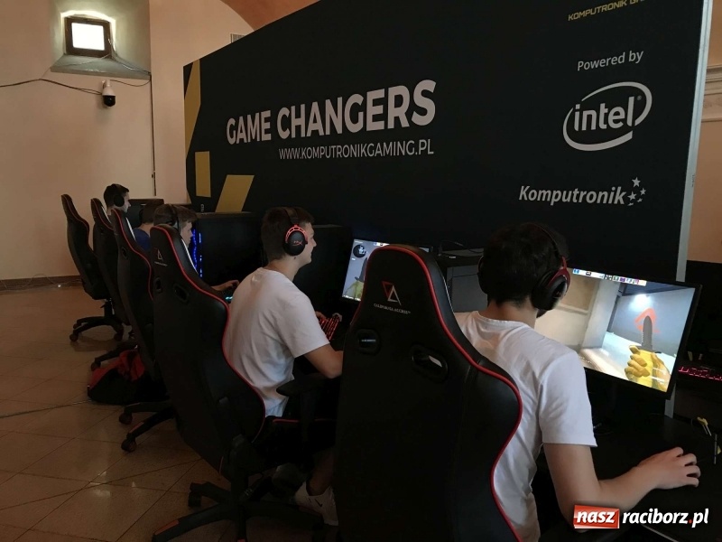 Zdjęcie w galerii na portalu naszraciborz.pl: Na zamku trwa II Raciborski Festiwal Gamingowy [relacja live]  wiadomości z regionu