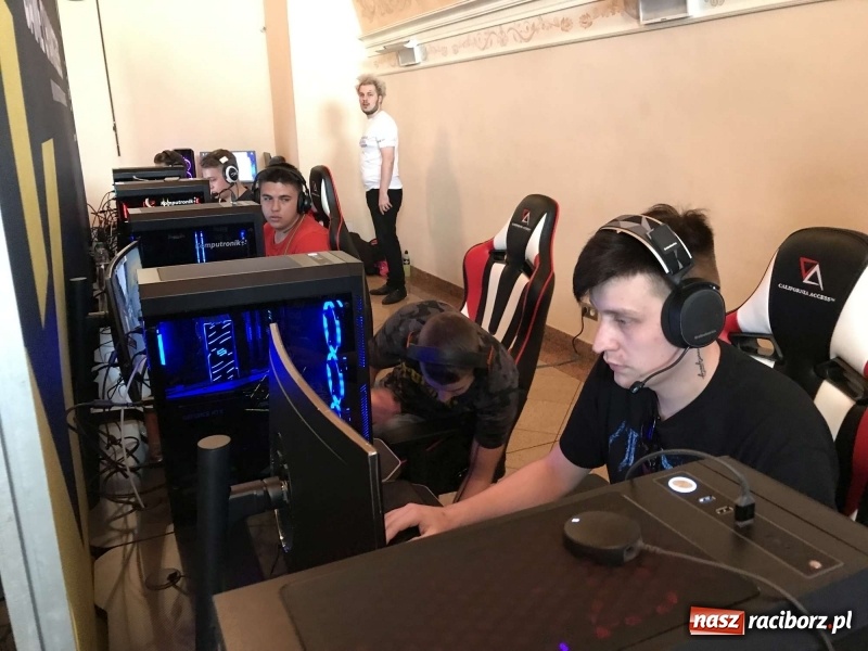 Zdjęcie w galerii na portalu naszraciborz.pl: Na zamku trwa II Raciborski Festiwal Gamingowy [relacja live]  wiadomości z regionu