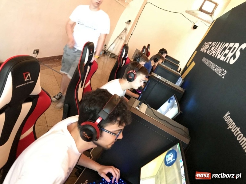 Zdjęcie w galerii na portalu naszraciborz.pl: Na zamku trwa II Raciborski Festiwal Gamingowy [relacja live]  wiadomości z regionu