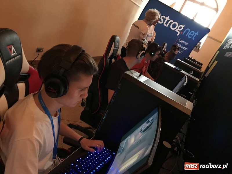 Zdjęcie w galerii na portalu naszraciborz.pl: Na zamku trwa II Raciborski Festiwal Gamingowy [relacja live]  wiadomości z regionu