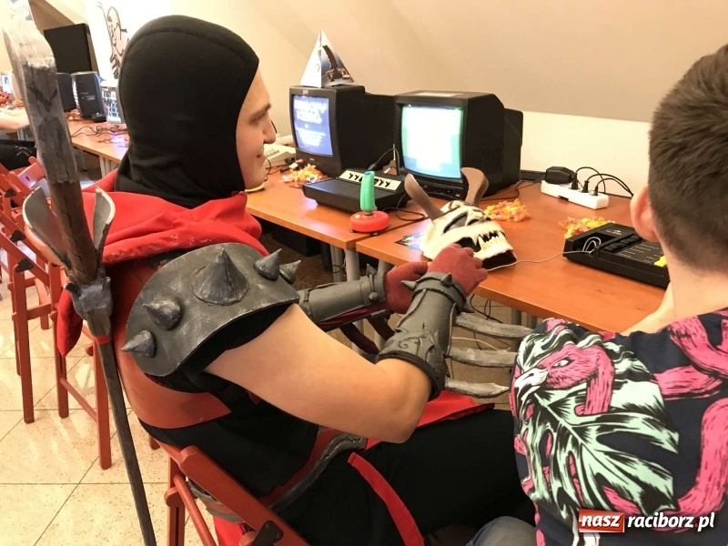 Zdjęcie w galerii na portalu naszraciborz.pl: Na zamku trwa II Raciborski Festiwal Gamingowy [relacja live]  wiadomości z regionu